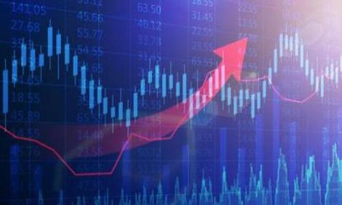 区块链（Blockchain）是一种分布式数据库技术，它以去中心化、安全和透明的方式记录数据。区块链的基本概念是将数据以“区块”的形式链接成“链”，每个区块包含一定数量的交易记录，并通过加密方式保证其安全和不可篡改性。区块链广泛应用于数字货币（如比特币）、智能合约、供应链管理、身份验证等领域。其核心特点包括：

1. **去中心化**：区块链不依赖于中央权威，而是通过网络中的多个节点共同维护，增强了系统的安全性和抗干扰能力。
  
2. **透明性**：所有用户都可以访问区块链上的交易记录，增强了信任度。

3. **不可篡改性**：一旦记录在区块链上的数据被验证，它就不能被修改或删除，提高了数据的安全性和可靠性。

4. **智能合约**：区块链支持编写自动执行的合约，可以在满足特定条件时自动执行协议。

区块链技术的发展正在改变许多行业的运作模式，并且其潜力仍在持续被探索与实现。