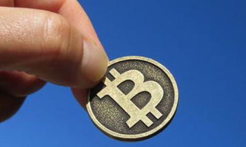 区块链防割手法一般指的是在区块链和加密货币领域中，为了保护投资者和用户权益而采取的一系列防范措施和策略，以避免资产被非法割走（即“割韭菜”）。这种行为通常是指一些项目方或投资者利用信息不对称，诱导普通投资者购买某种虚拟货币或参与某些投资项目，最终导致投资者亏损，而项目方或洗钱者则从中获利。

以下是一些常见的区块链防割手法的关键点：

1. **信息透明性**：通过区块链的去中心化特性，信息公开透明，使得投资者可以实时查询资产流动和项目进展，降低被虚假信息诱导的风险。

2. **智能合约的应用**：智能合约的实施可以确保交易的自动化与可信任，减少人为操作导致的风险。例如，设定一些条件，只有在条件满足时才能进行资产转移。

3. **严格的项目审核**：推广一个更为严格的ICO（首次代币发行）或项目审查机制，使得不合格或诈骗项目更难获得投资者资金。

4. **社区治理**：通过社区的力量来监督项目发展进度，包括持币者的投票机制，增加透明度并保护利益。

5. **教育与倡导**：提高投资者的认知和警觉性，提供更多相关的教育资源，帮助他们识别潜在的风险。

6. **技术防护措施**：通过技术手段（如冷钱包、双重身份验证等）来加强资金的安全性，降低被黑客攻击的风险。

了解这些防割手法可以帮助用户更好地保护自己的资产，做出更理智的投资决策。