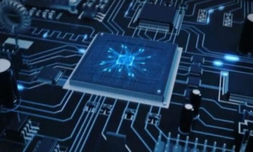 金融区块链是指在金融行业中应用区块链技术的创新，旨在提高交易的透明度、安全性和效率。区块链是一种去中心化的分布式账本技术，它通过加密技术确保了数据的安全性和不可篡改性。这种技术在金融交易、资产管理、供应链金融、跨境支付等多个领域都展现出广泛的应用前景。

### 金融区块链的主要特点：

1. **去中心化**：传统金融系统通常依赖中央机构或中介进行交易和清算，而区块链能够实现点对点的交易，减少中介费用和时间延误。

2. **透明性和可追溯性**：区块链上的每一笔交易都记录在分布式账本中，任何参与者均可查看，确保了交易的透明度，降低欺诈行为的可能性。

3. **高安全性**：区块链使用加密技术保护数据，增强了金融交易的安全性，减少了黑客攻击和数据篡改的风险。

4. **效率提升**：区块链技术可以简化交易流程，降低交易成本，提高效率，尤其是在跨境交易和结算方面。

### 相关应用场景：

- **数字货币**：如比特币、以太坊等，加密货币的交易和管理。
- **智能合约**：自动执行协议条款的合约，降低执行成本并减少争议。
- **资产证券化**：将真实资产转化为区块链上的数字资产，实现更高效的资产交易。
- **供应链金融**：通过区块链技术实现供应链上各环节的信息共享和金融服务的。

金融区块链正在引领新时代的金融变革，推动了金融服务的创新与效率提升。